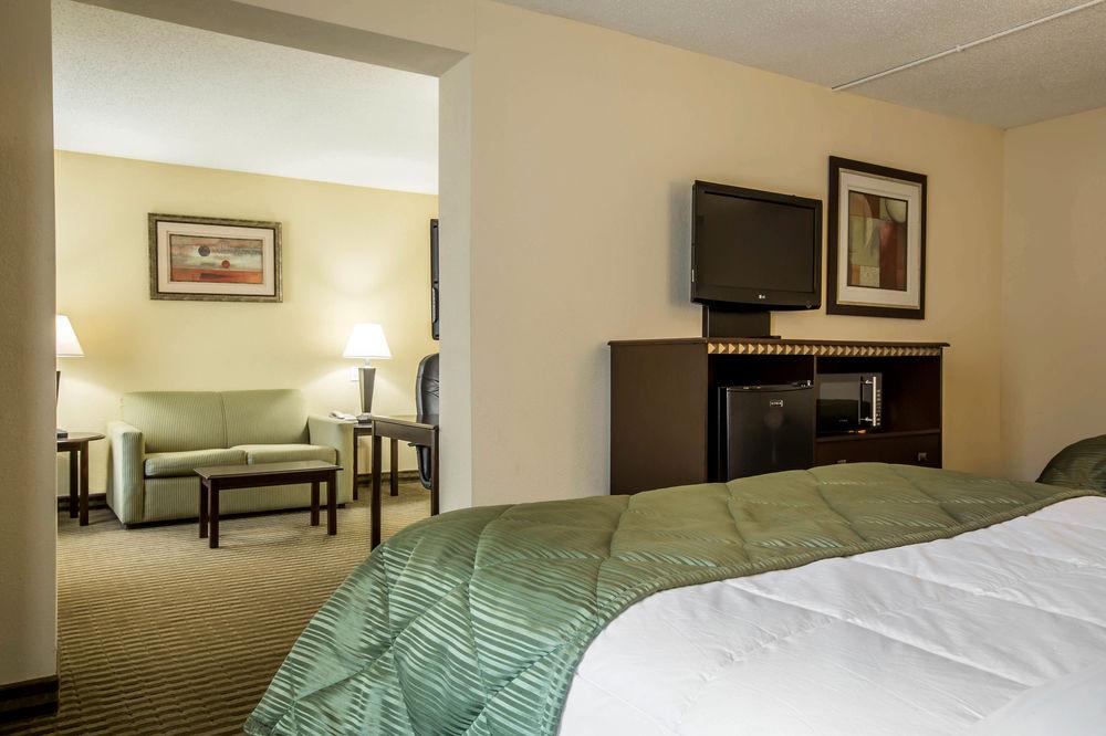 Quality Inn & Suites Greenville - Haywood Mall Exteriör bild