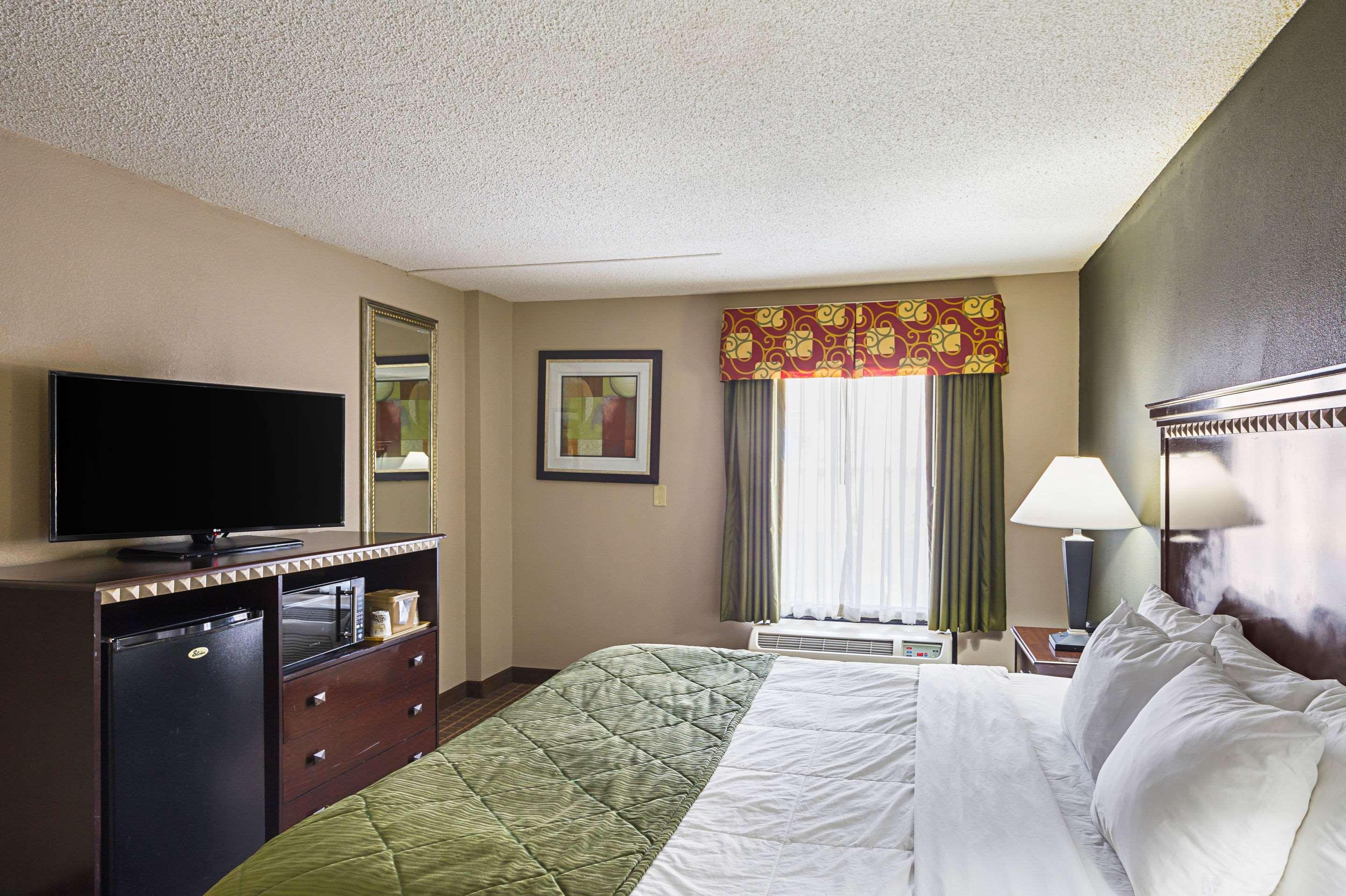 Quality Inn & Suites Greenville - Haywood Mall Exteriör bild