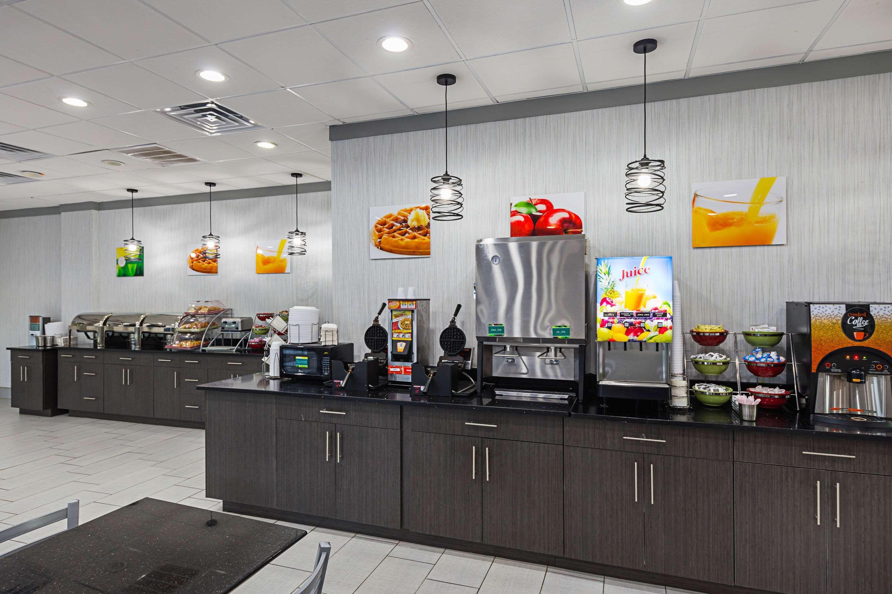 Quality Inn & Suites Greenville - Haywood Mall Exteriör bild