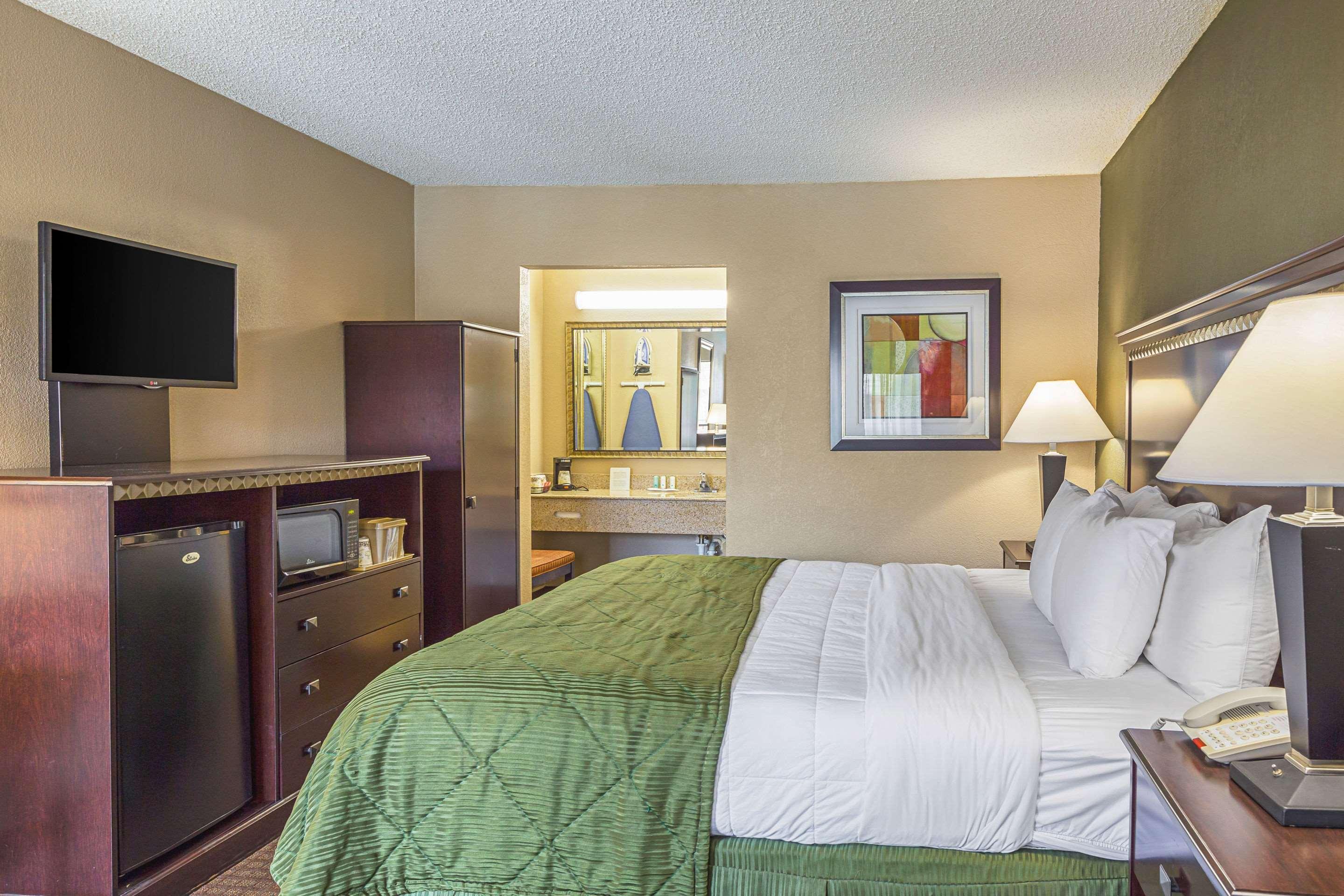 Quality Inn & Suites Greenville - Haywood Mall Exteriör bild