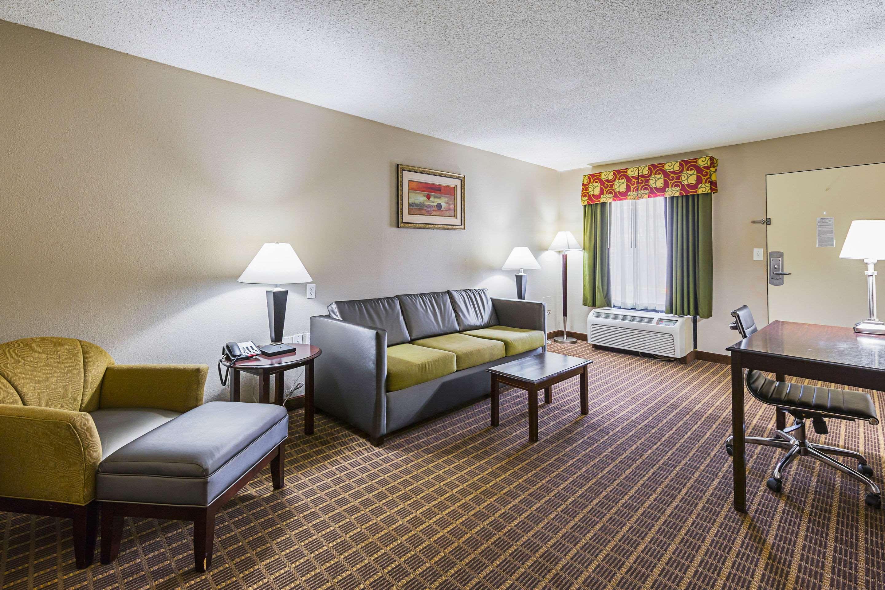 Quality Inn & Suites Greenville - Haywood Mall Exteriör bild