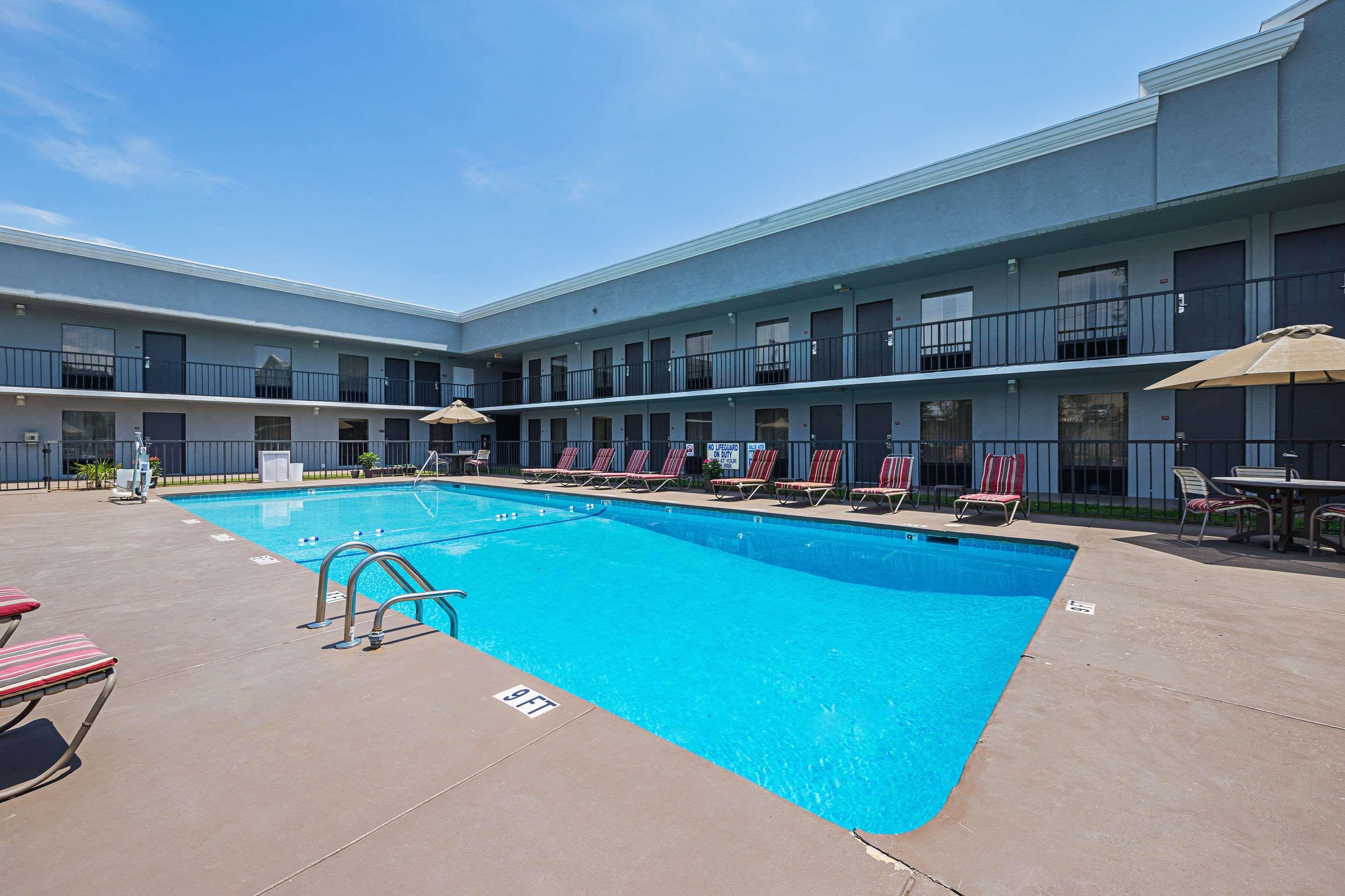 Quality Inn & Suites Greenville - Haywood Mall Exteriör bild
