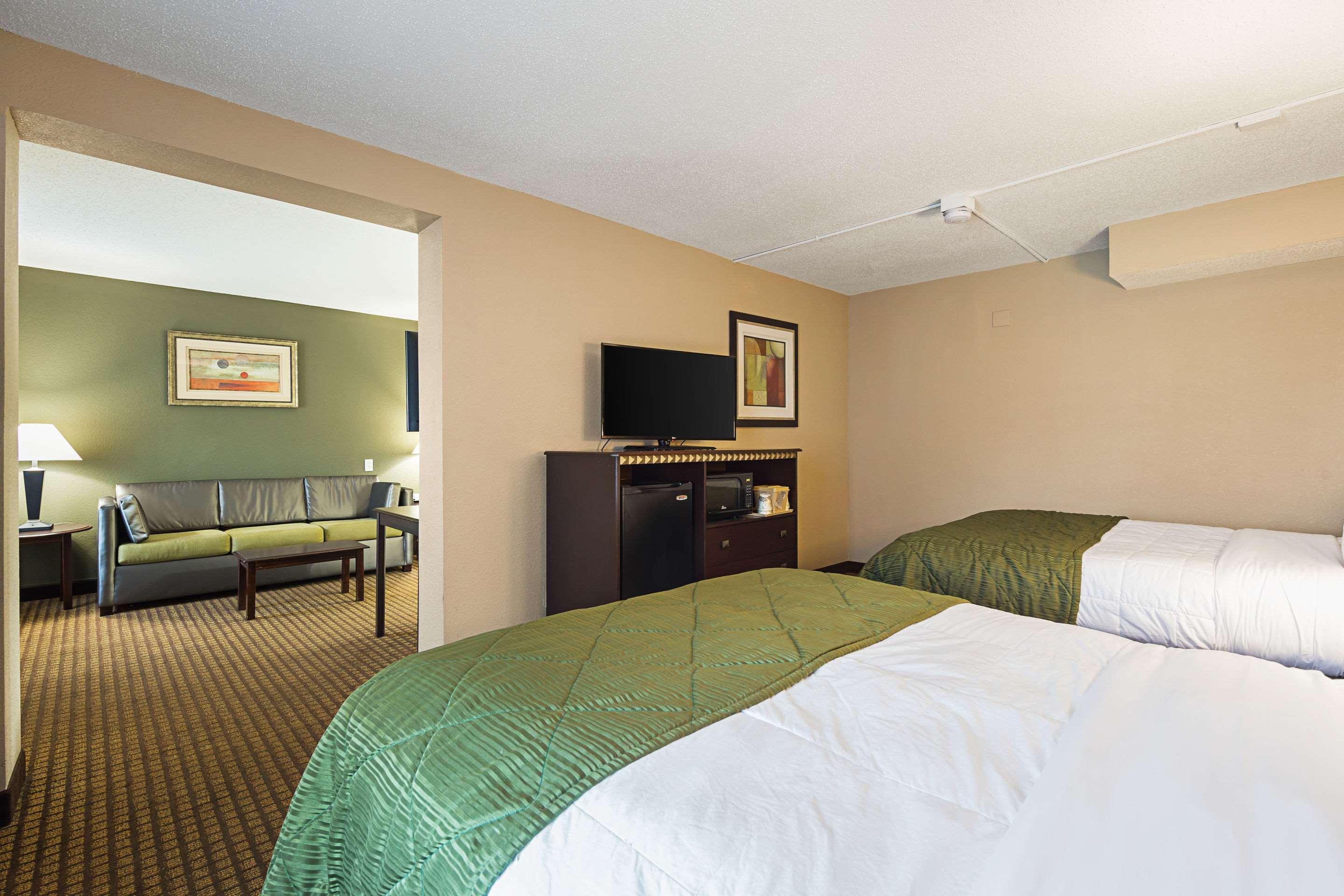 Quality Inn & Suites Greenville - Haywood Mall Exteriör bild