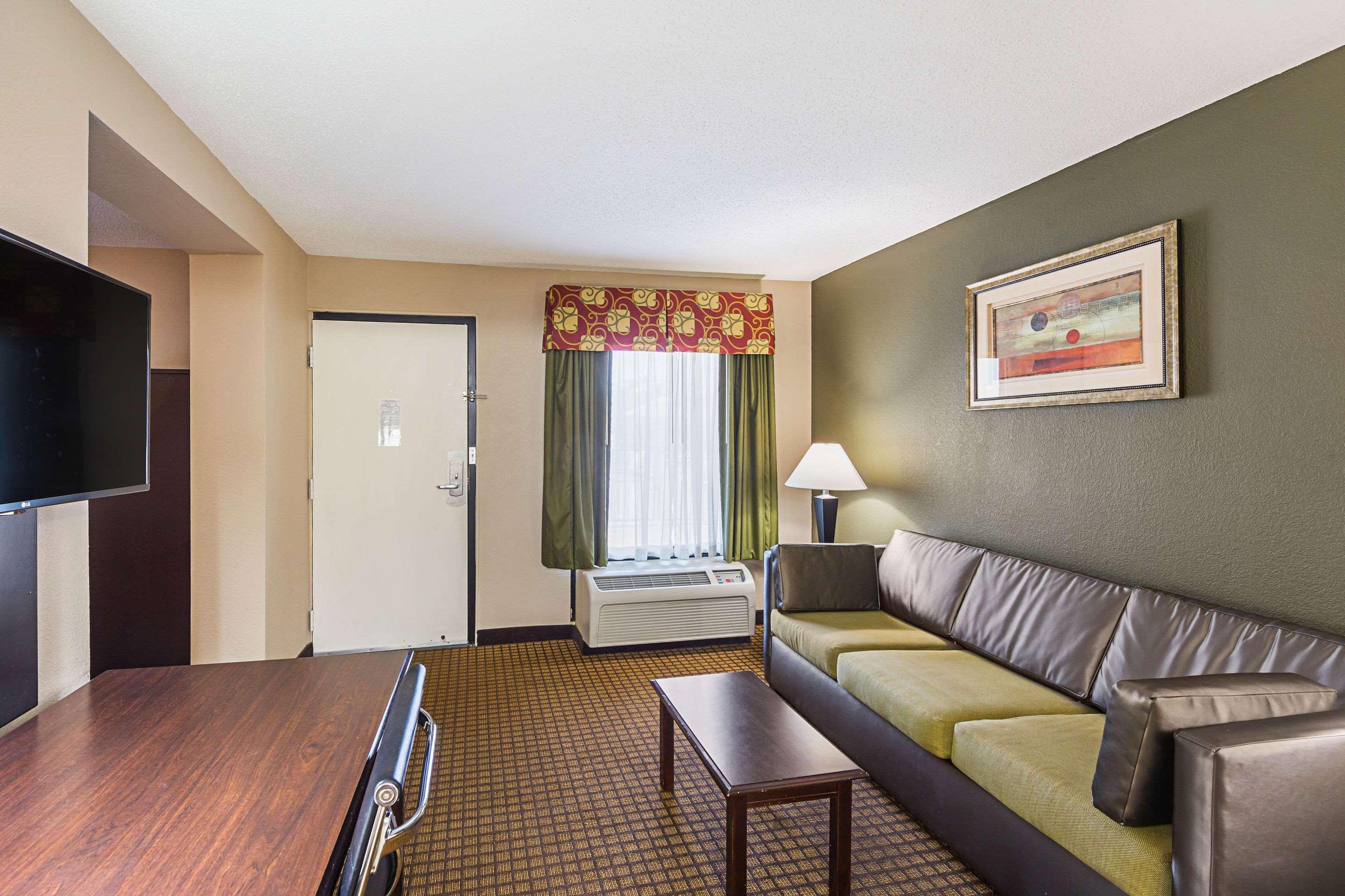 Quality Inn & Suites Greenville - Haywood Mall Exteriör bild