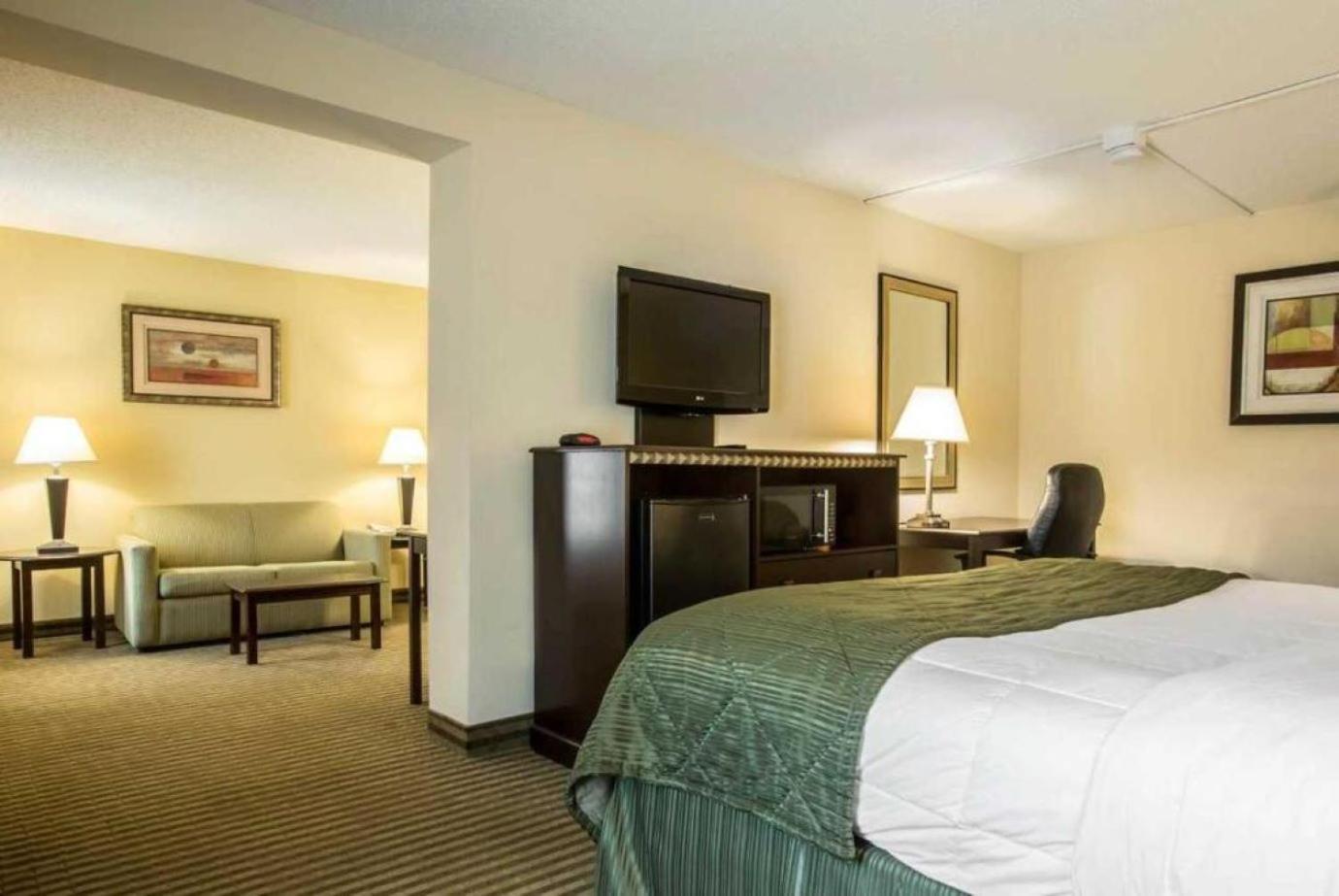 Quality Inn & Suites Greenville - Haywood Mall Exteriör bild
