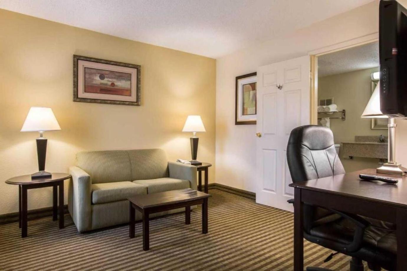 Quality Inn & Suites Greenville - Haywood Mall Exteriör bild