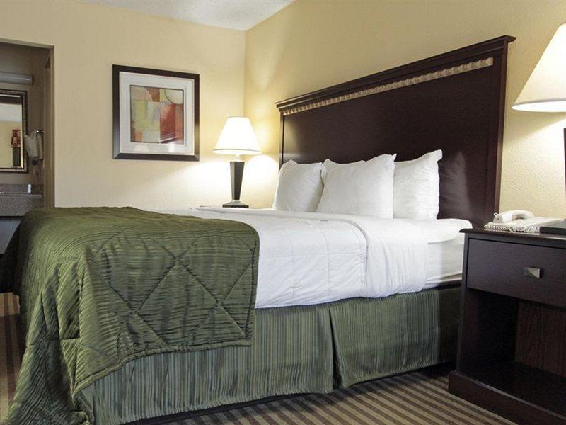 Quality Inn & Suites Greenville - Haywood Mall Exteriör bild