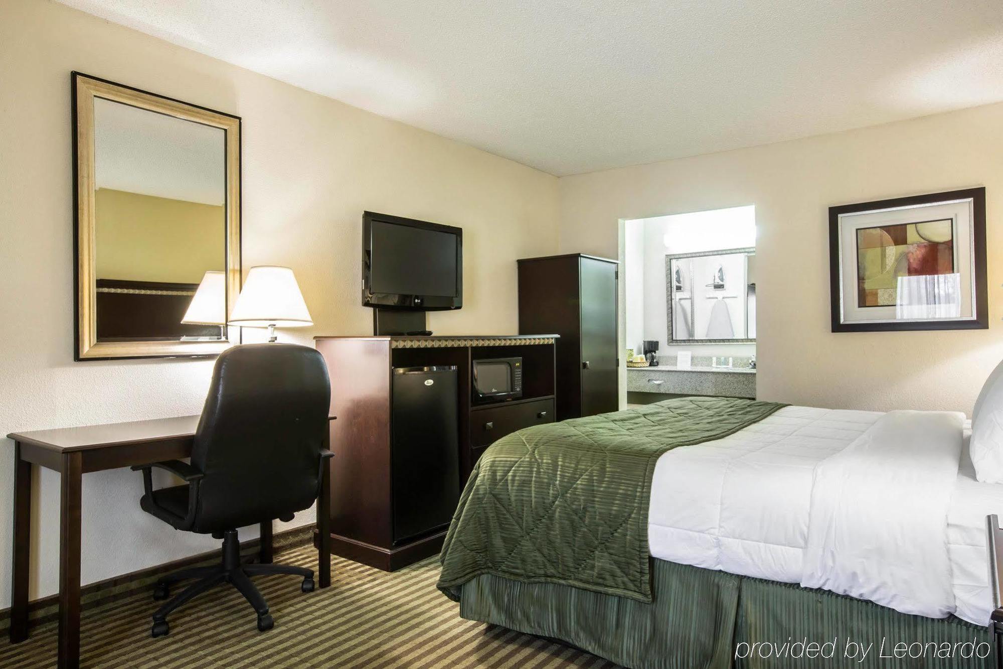 Quality Inn & Suites Greenville - Haywood Mall Exteriör bild