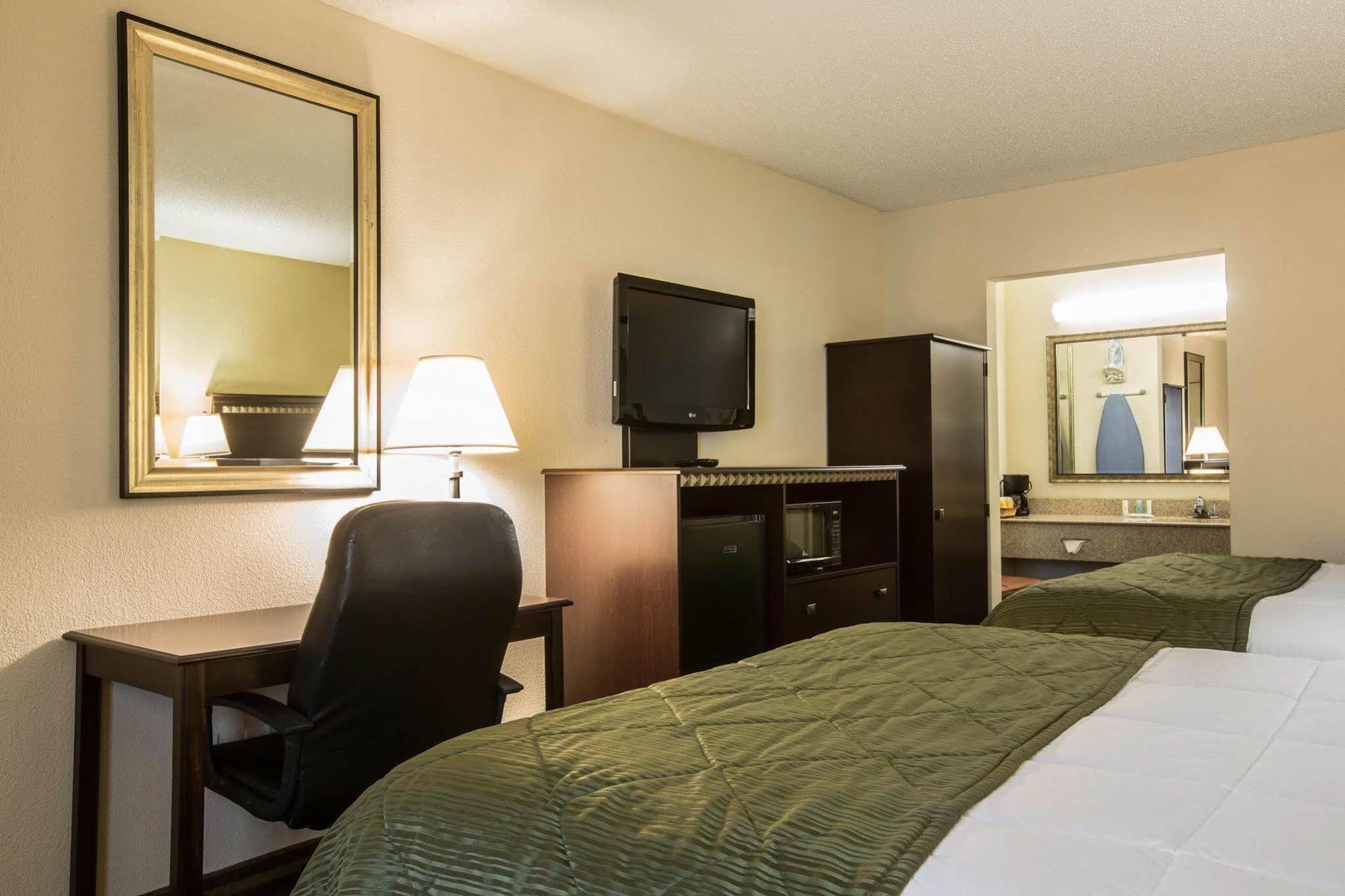 Quality Inn & Suites Greenville - Haywood Mall Exteriör bild