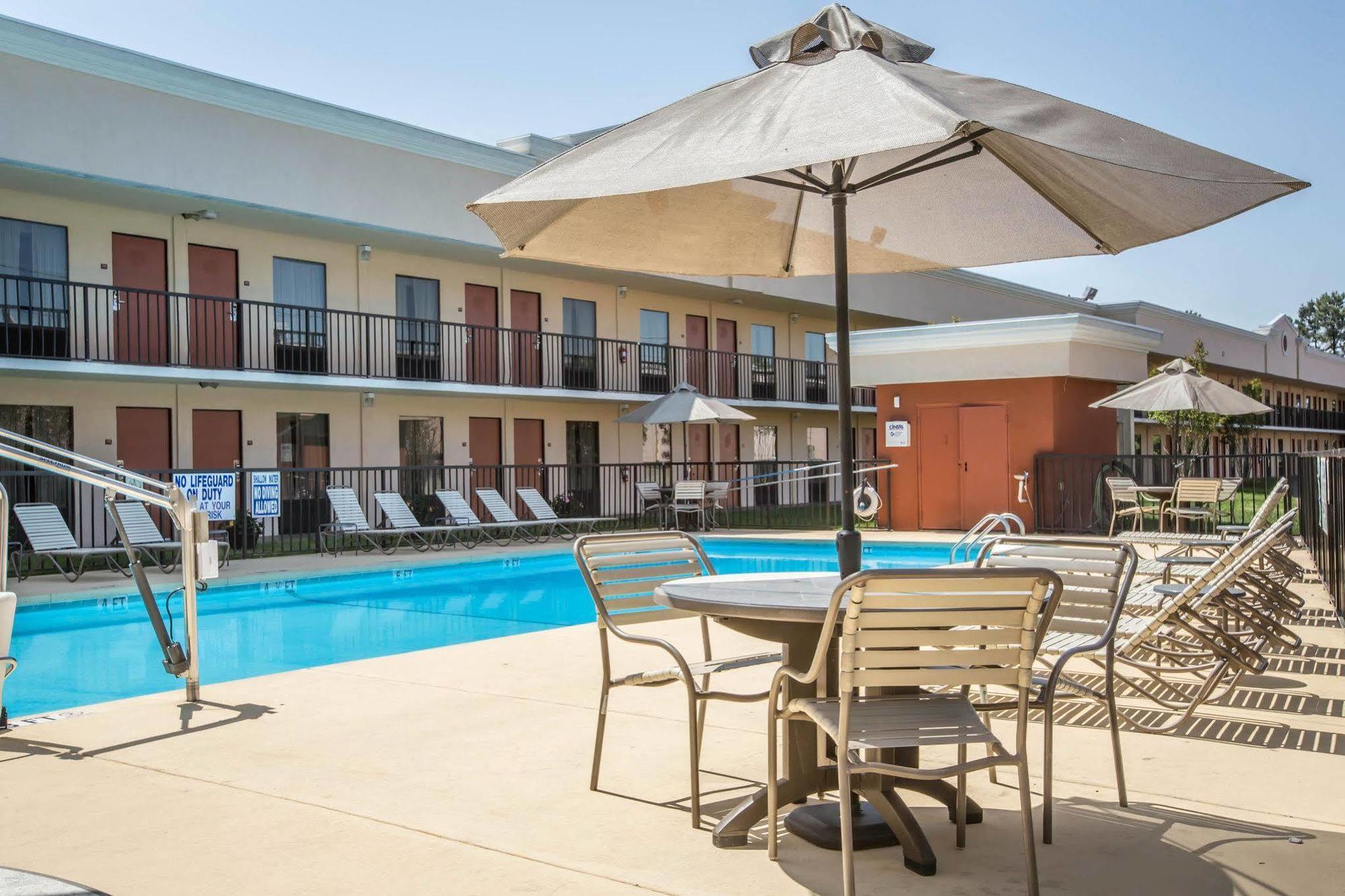 Quality Inn & Suites Greenville - Haywood Mall Exteriör bild